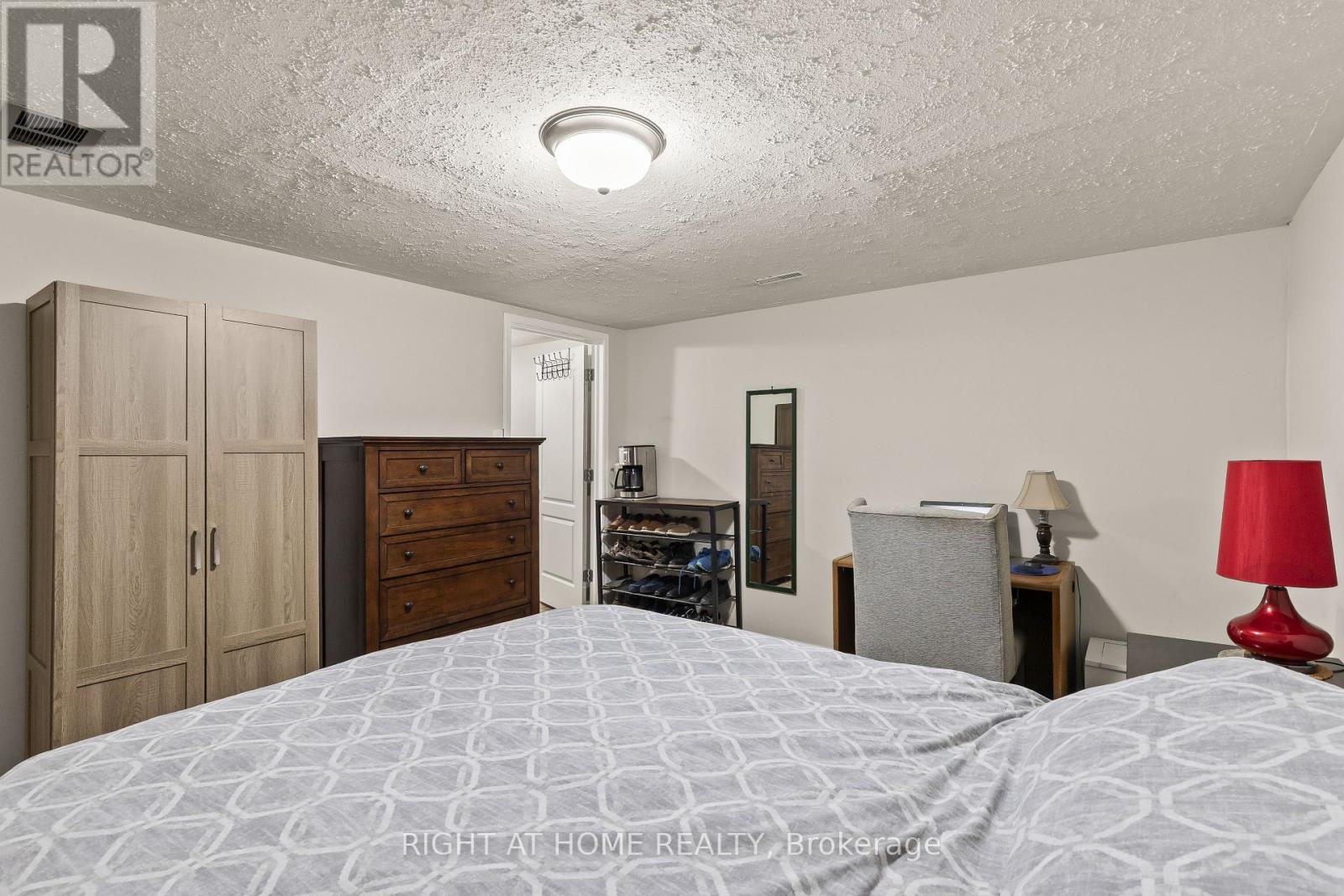 22 VINCENT CRESCENT - 27