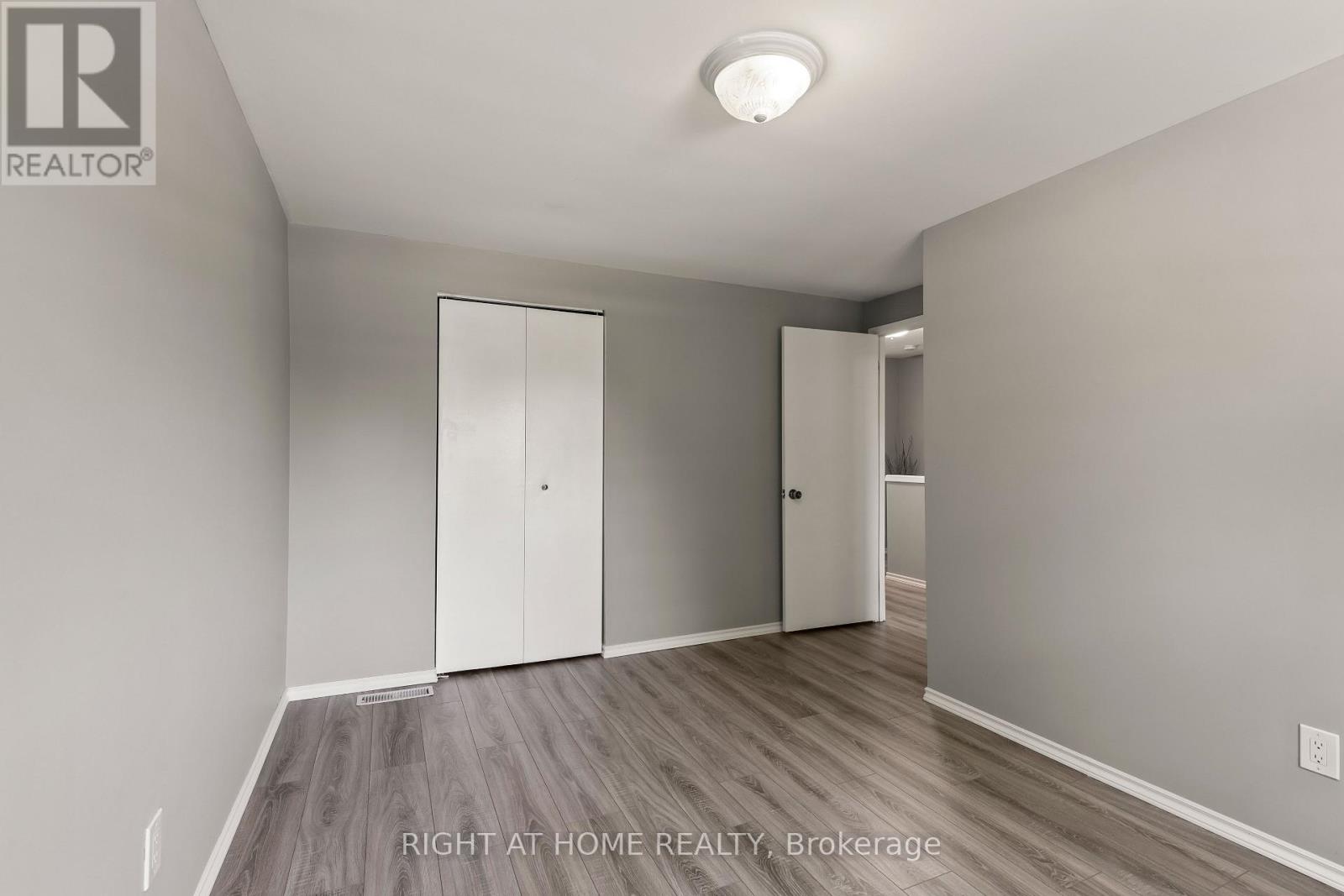 22 VINCENT CRESCENT - 20