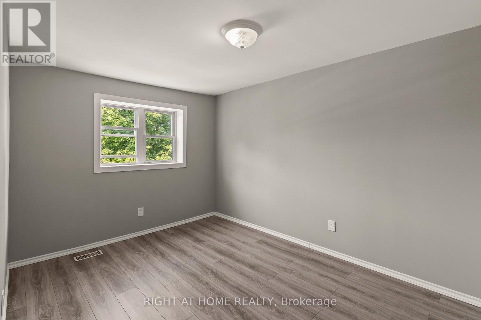 22 VINCENT CRESCENT - 19