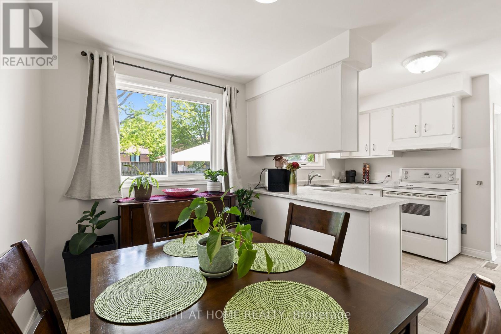 22 VINCENT CRESCENT - 11
