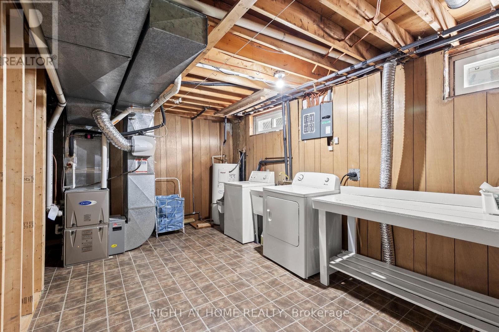 22 VINCENT CRESCENT - 28