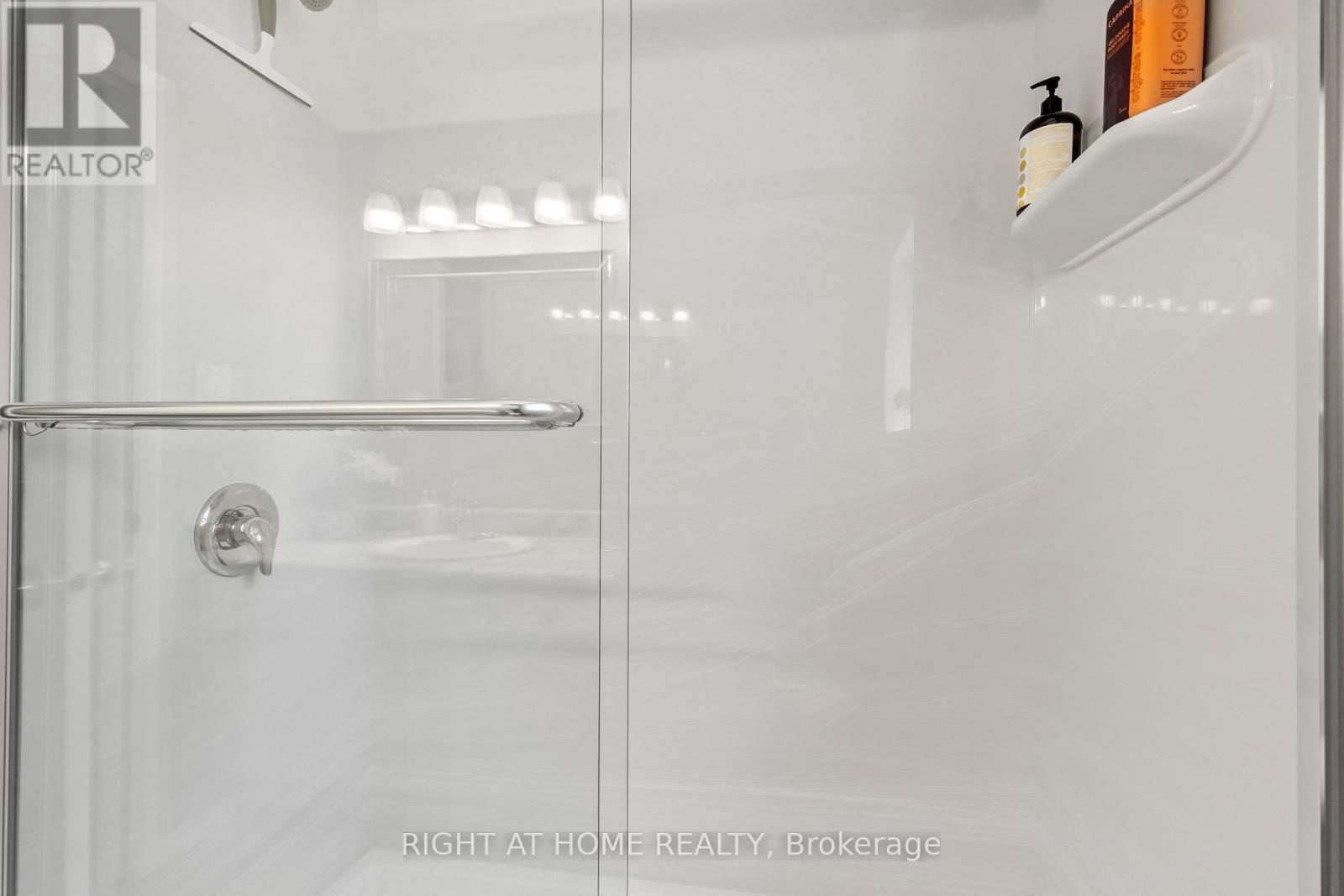 22 VINCENT CRESCENT - 24