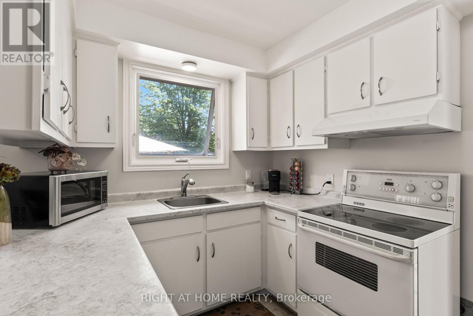 22 VINCENT CRESCENT - 8