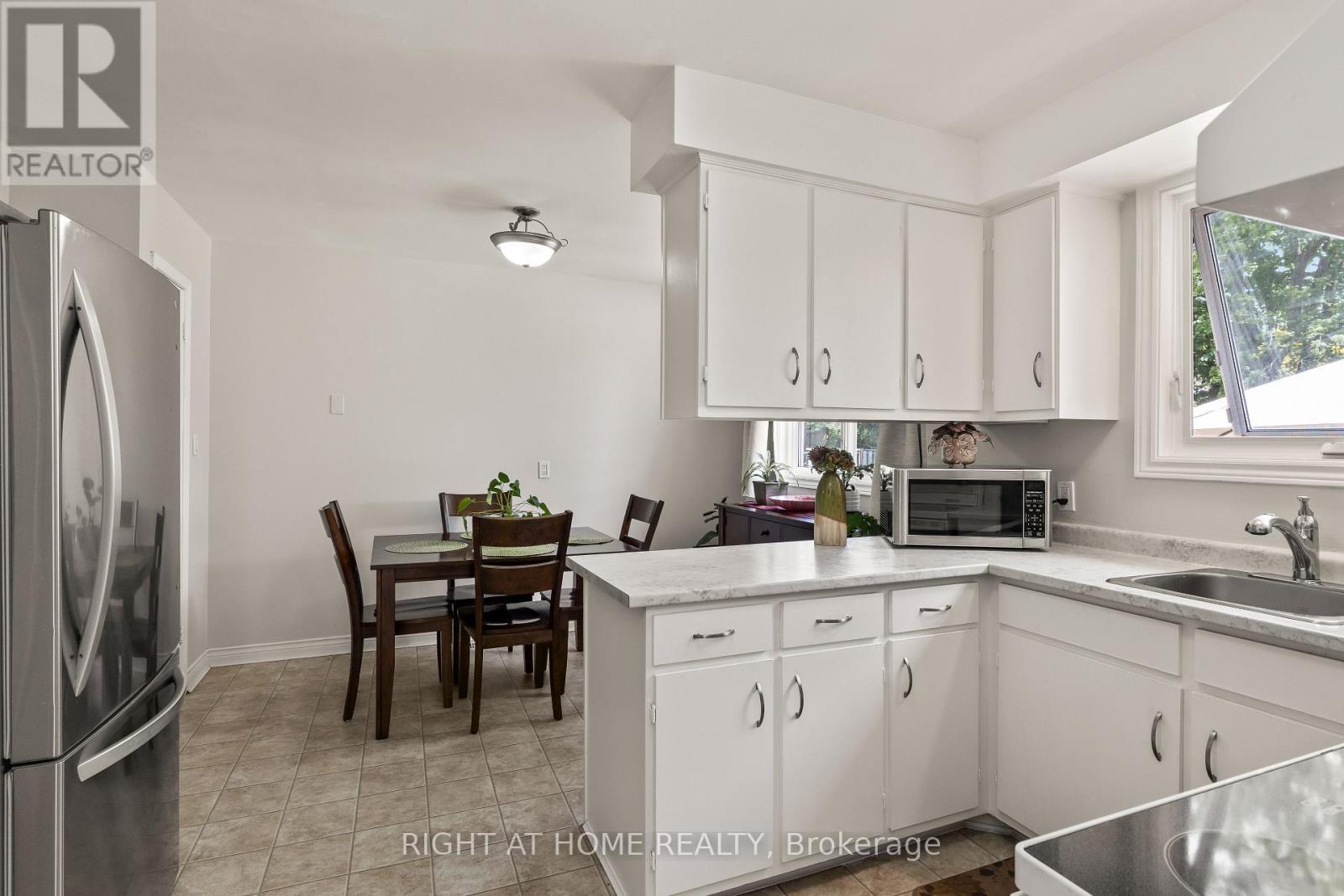22 VINCENT CRESCENT - 9