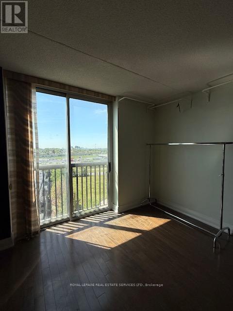 #709 2737 KEELE STREET - 19