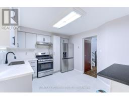 Kitchen - 5 Roehampton Crescent, Brampton, ON L6Y2R3 Photo 8