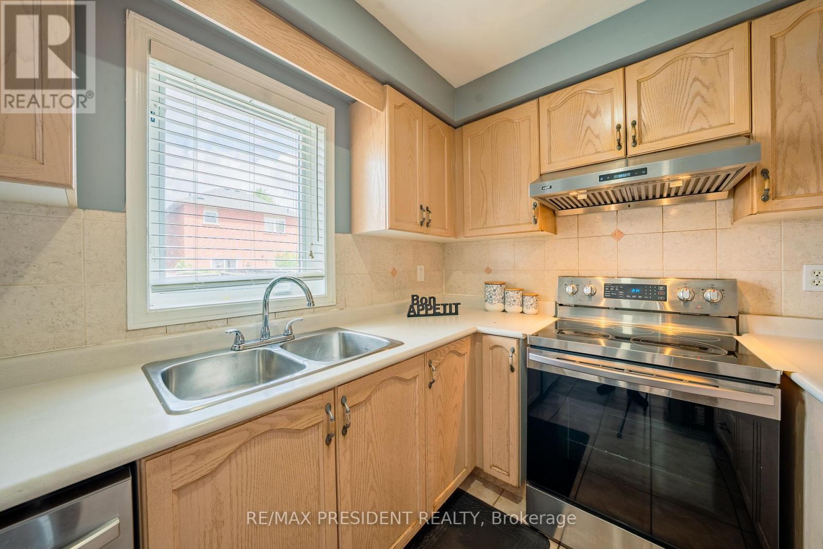 4 REDFINCH WAY - 19