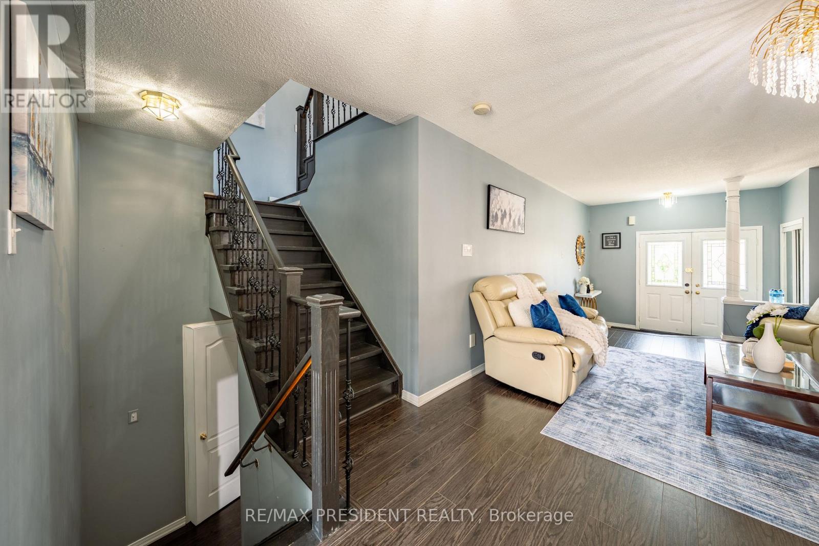 4 REDFINCH WAY - 21