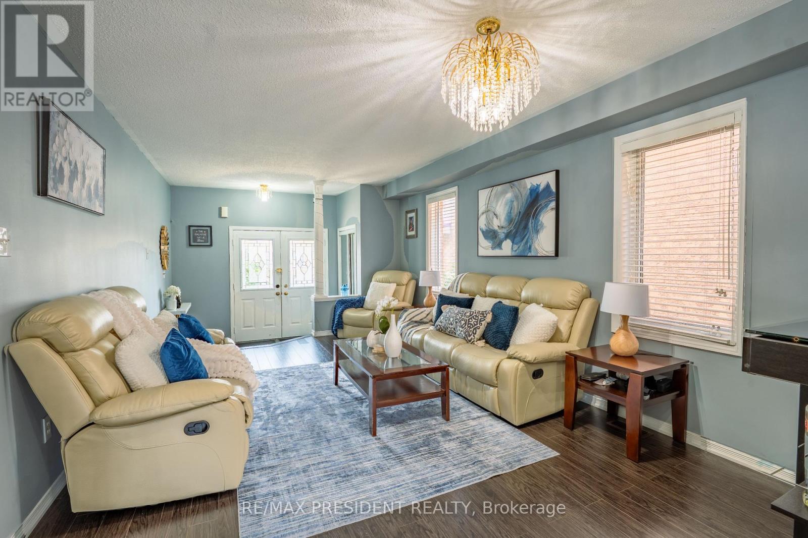 4 REDFINCH WAY - 22