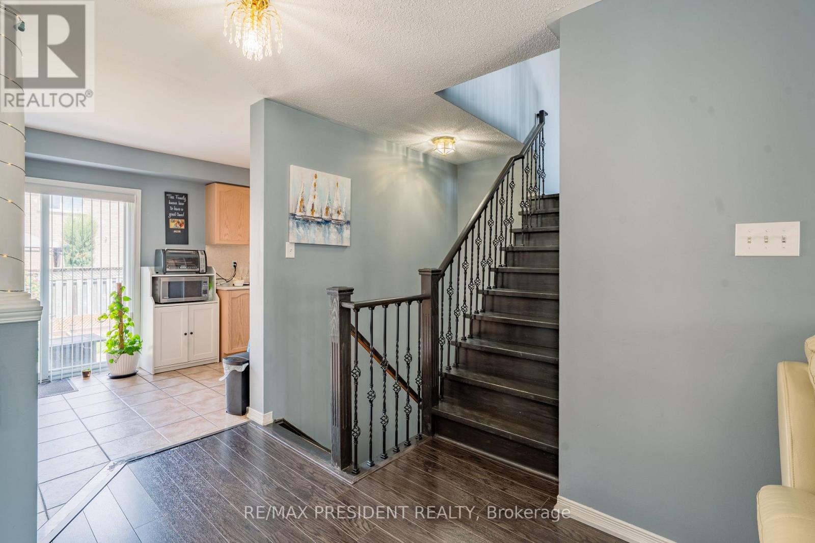 4 REDFINCH WAY - 23