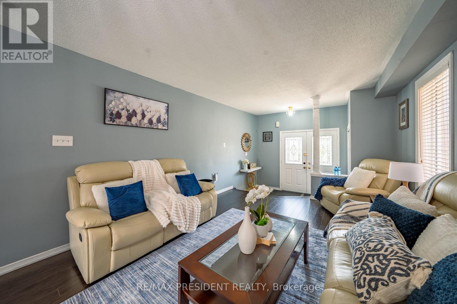 4 REDFINCH WAY - 24