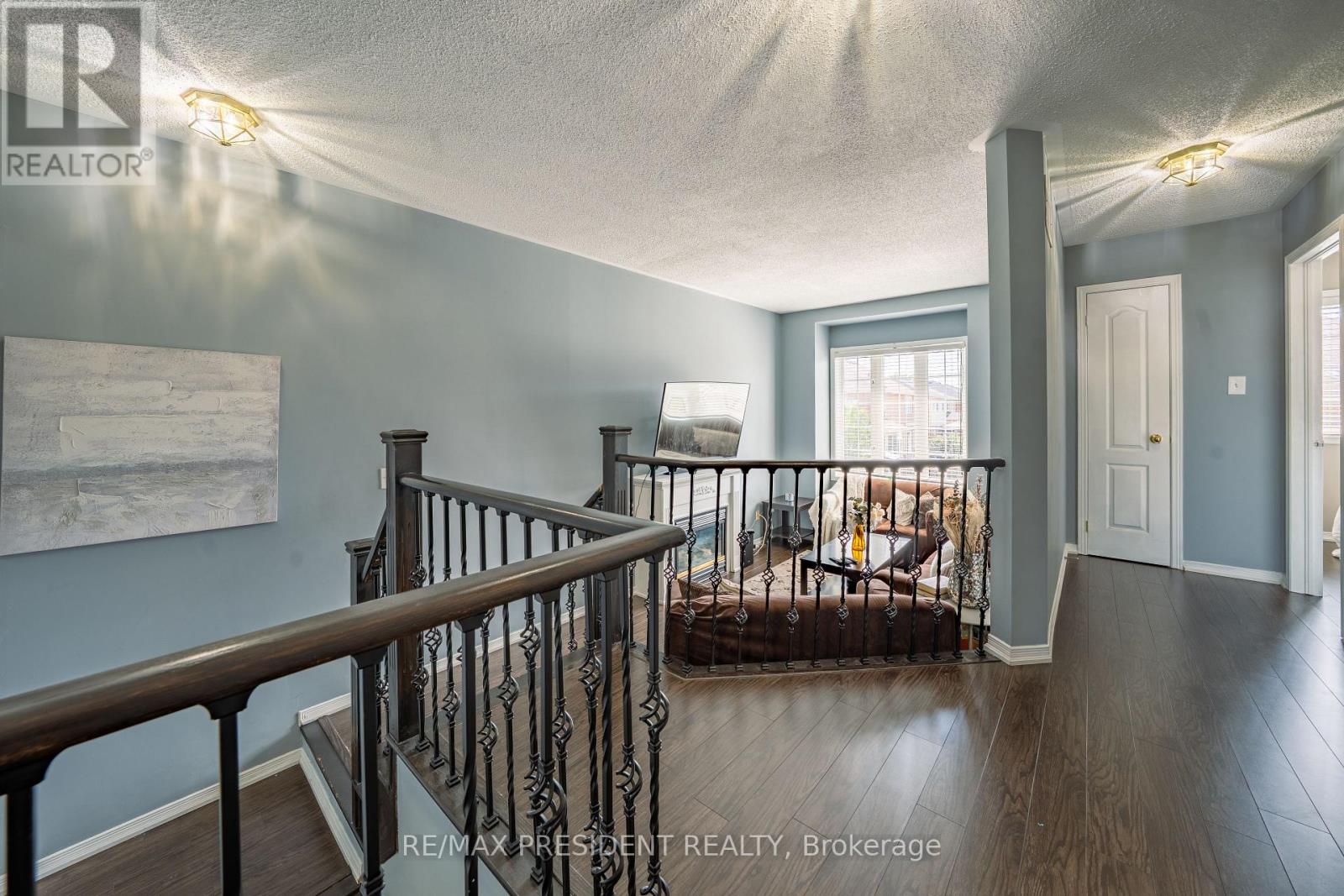 4 REDFINCH WAY - 29
