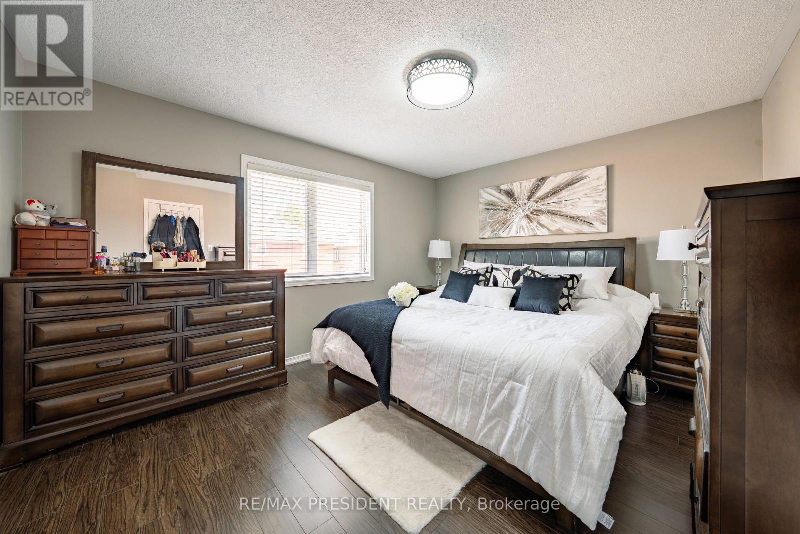 4 REDFINCH WAY - 31