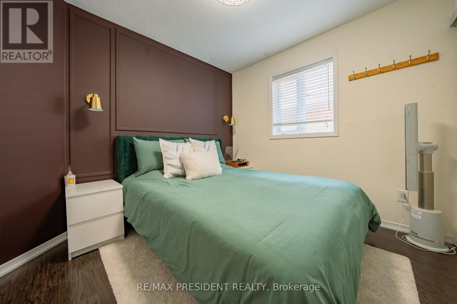 4 REDFINCH WAY - 34