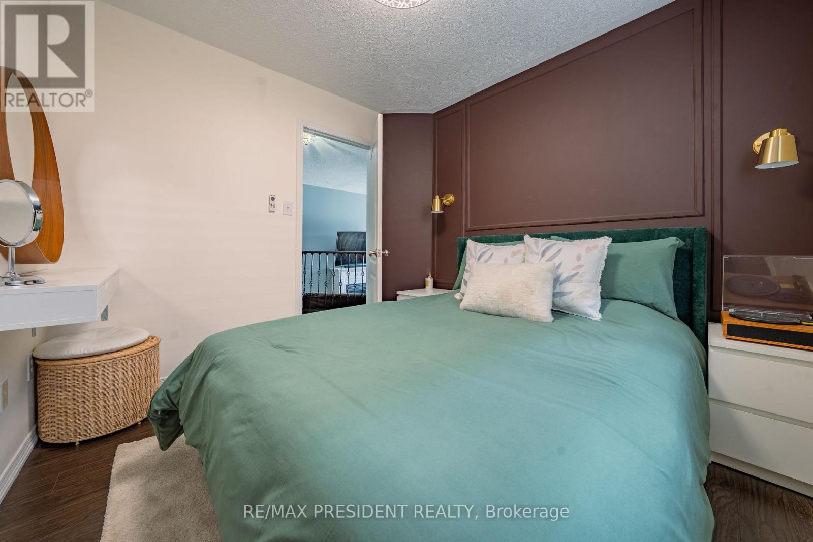 4 REDFINCH WAY - 35