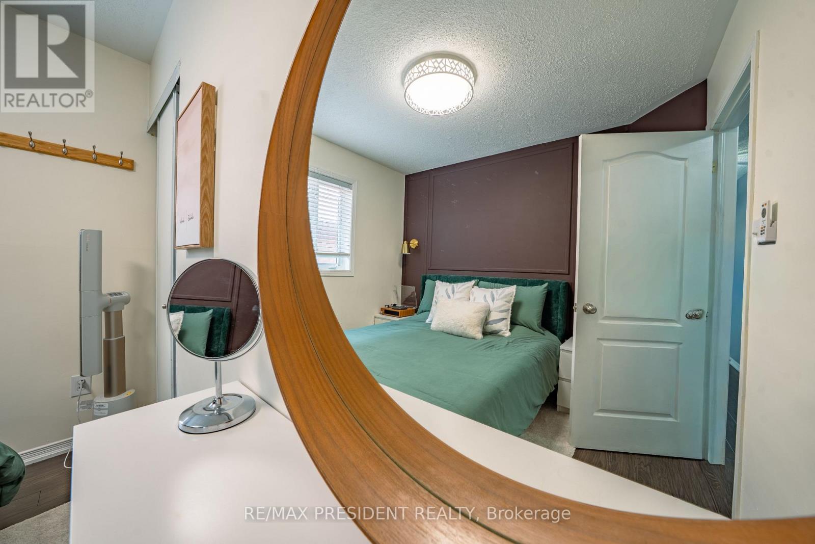 4 REDFINCH WAY - 36