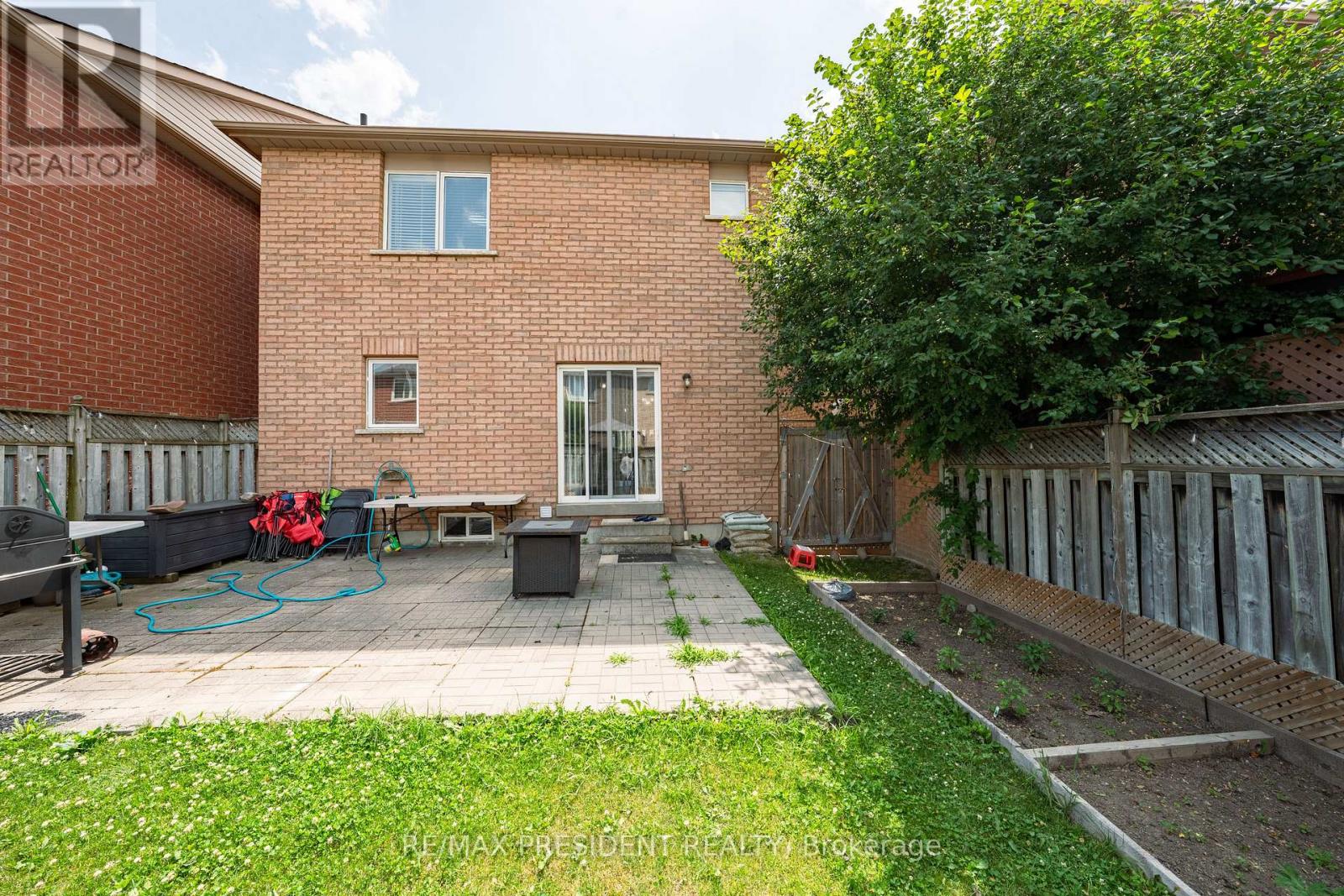 4 REDFINCH WAY - 42