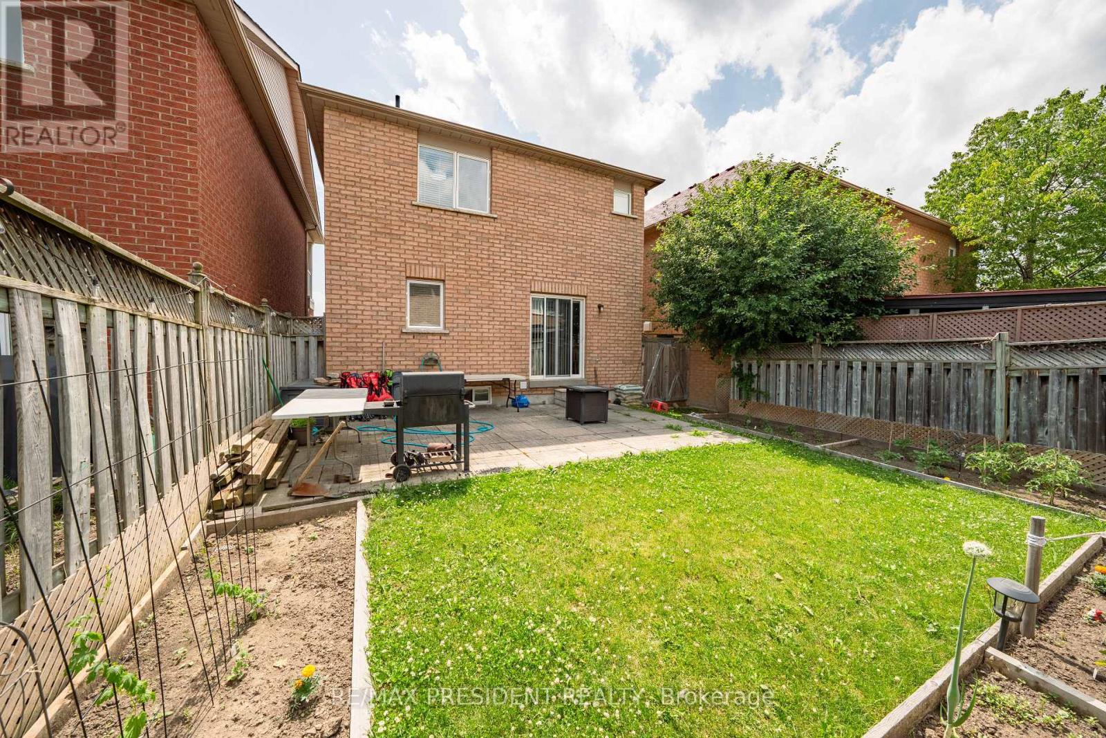 4 REDFINCH WAY - 43