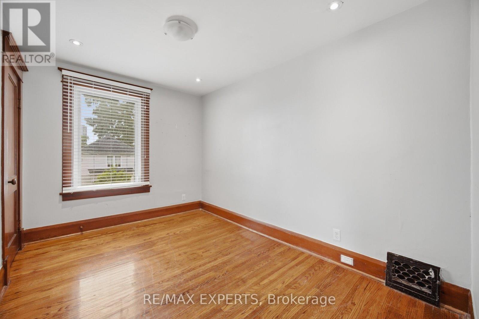 3 MAPLE AVENUE - 23
