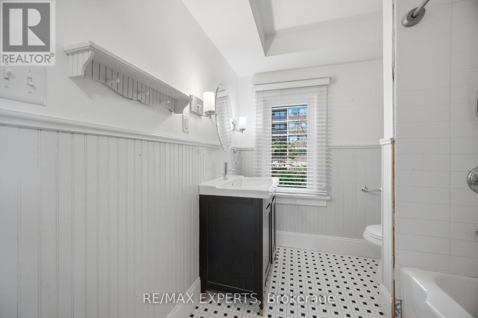 3 MAPLE AVENUE - 25