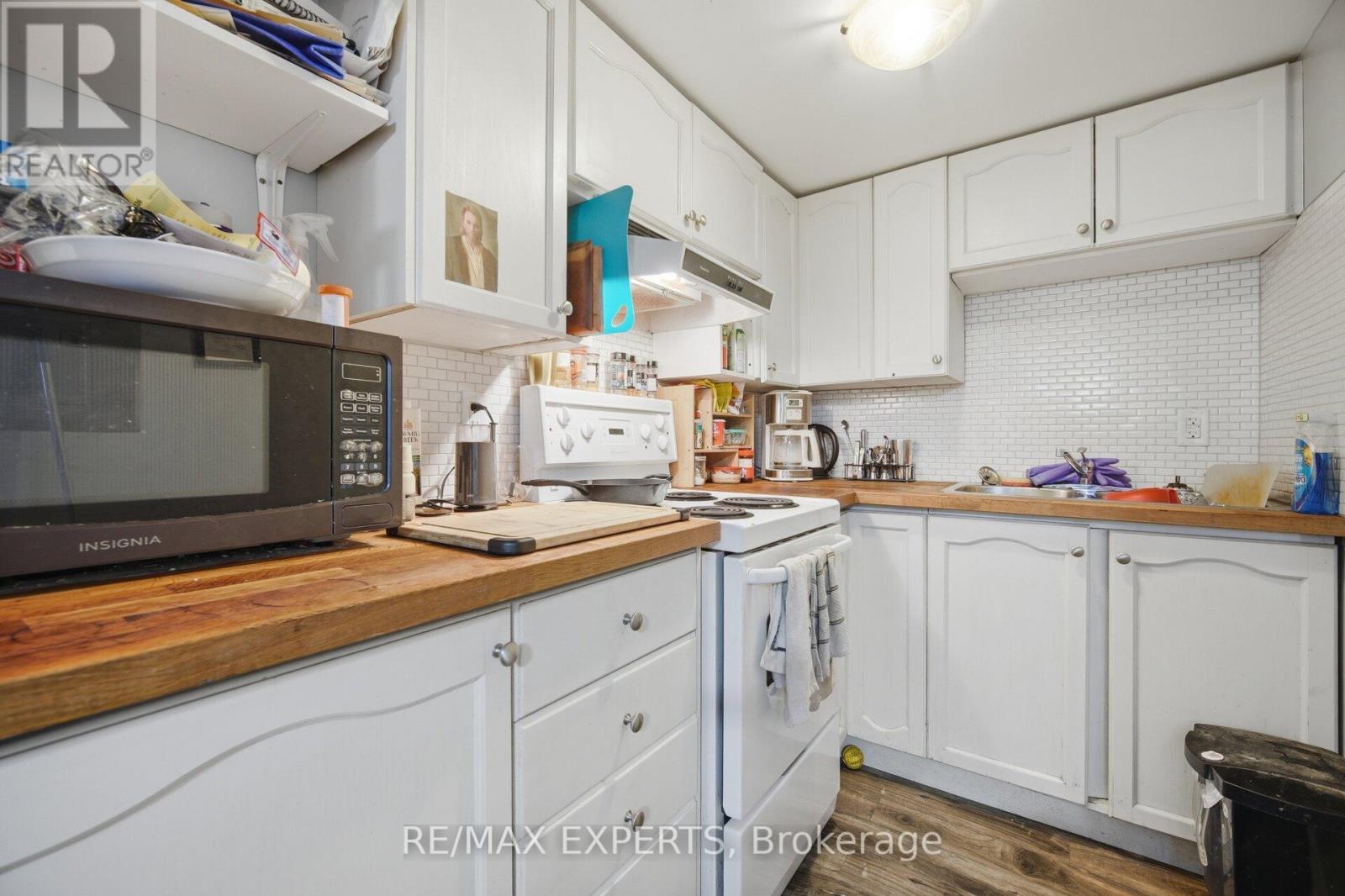 3 MAPLE AVENUE - 32