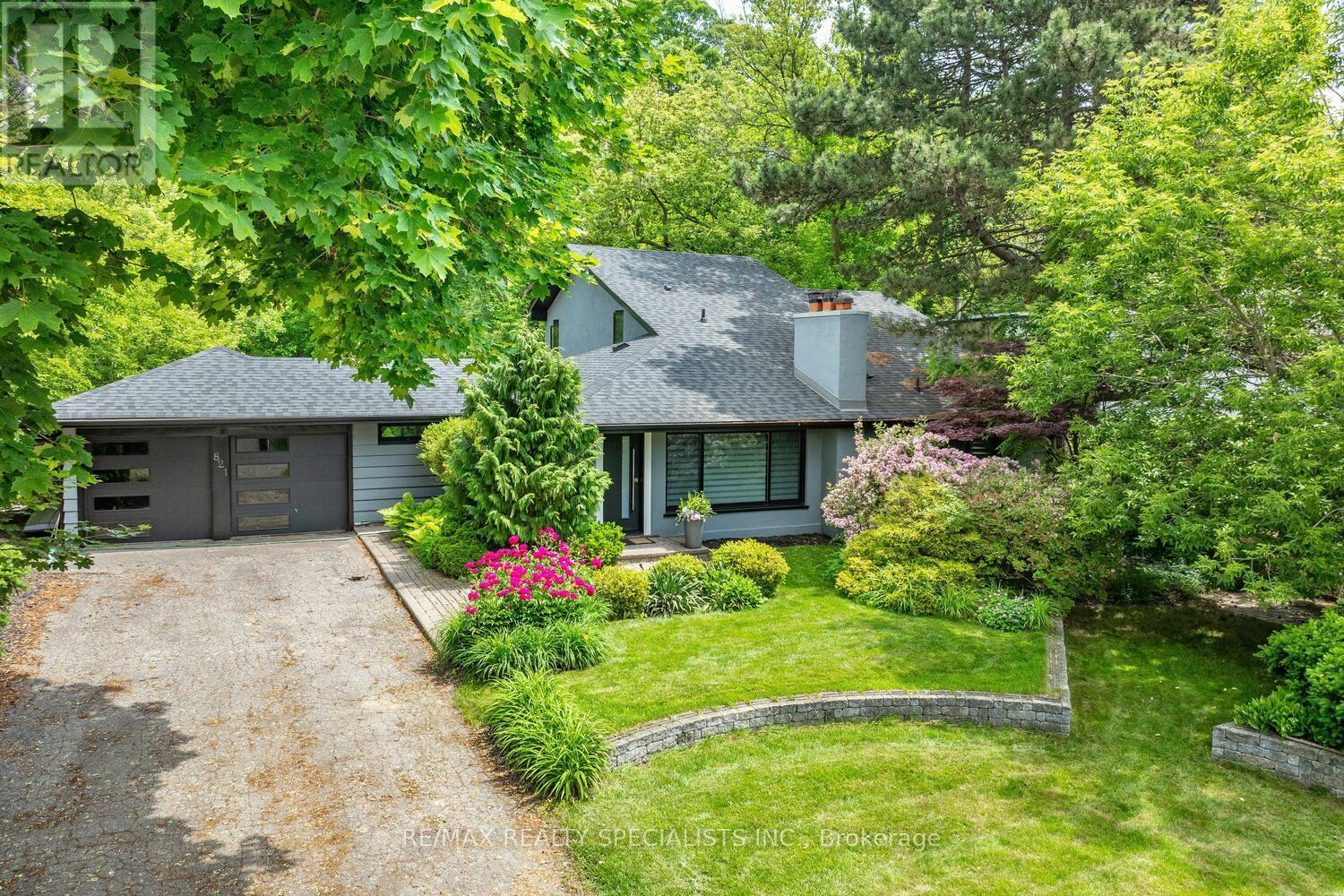 Photo of 821 Parkland Avenue