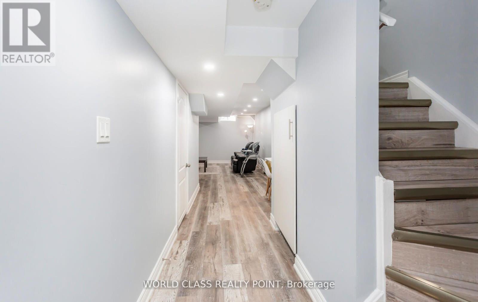 17 MANETT CRESCENT E - 33