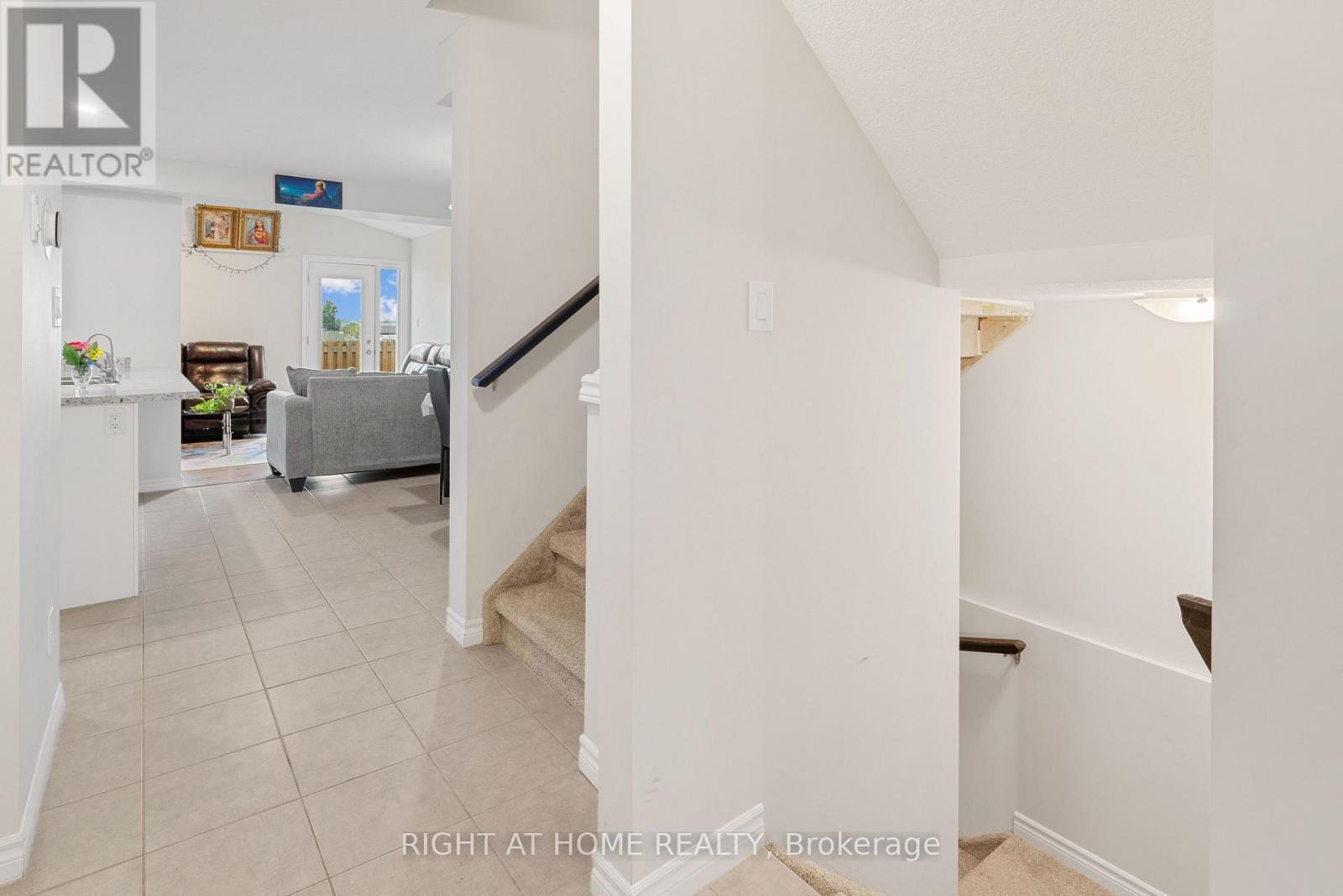 307 KENNINGTON WAY - 6