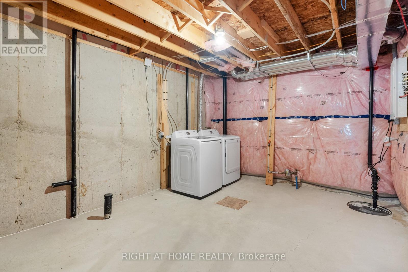 307 KENNINGTON WAY - 35