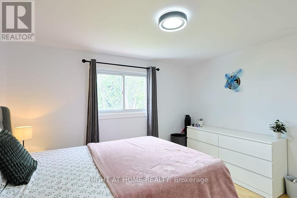 208 ADMIRAL DRIVE - 21