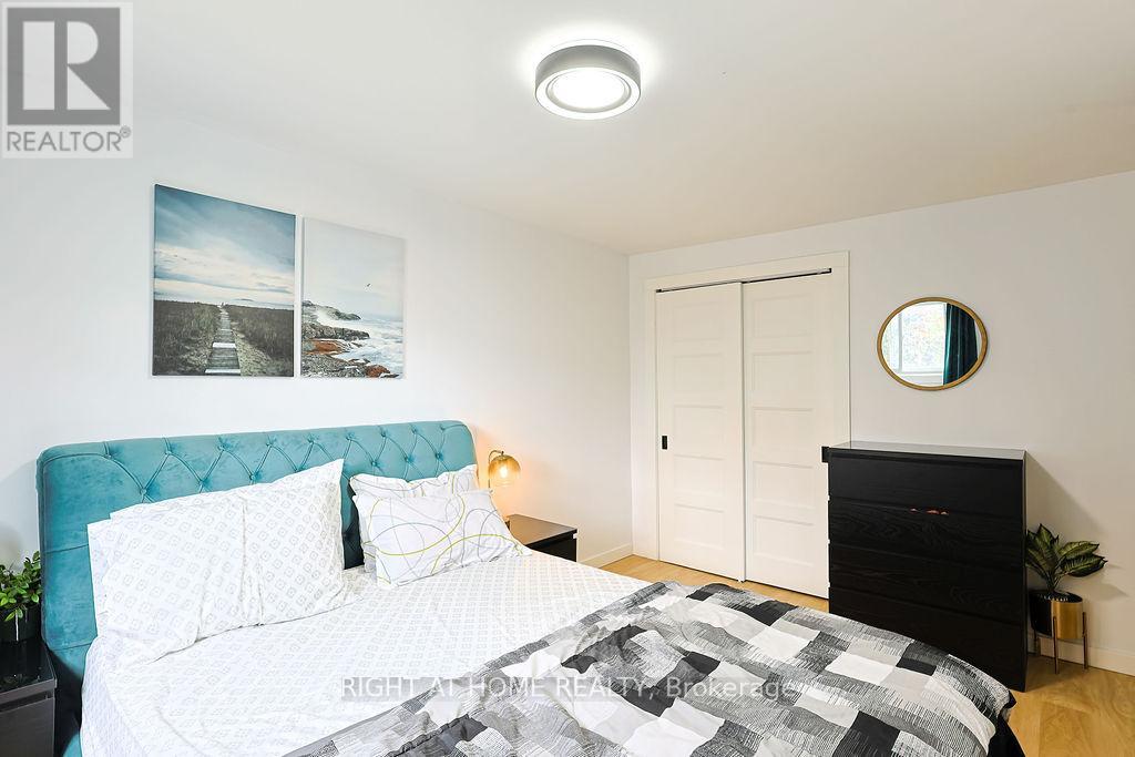 208 ADMIRAL DRIVE - 25
