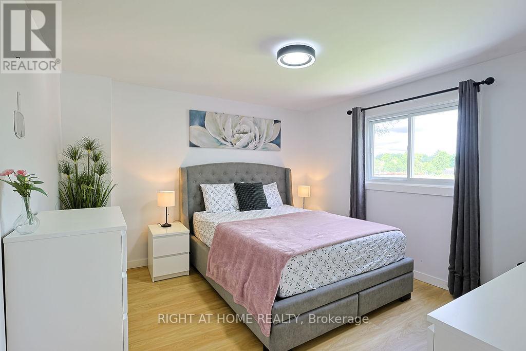 208 ADMIRAL DRIVE - 18