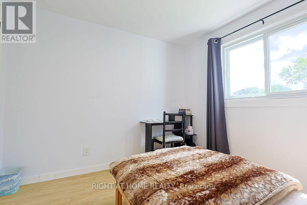 208 ADMIRAL DRIVE - 23