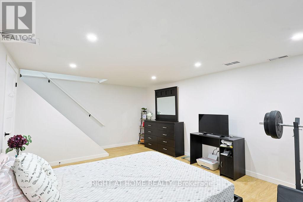 208 ADMIRAL DRIVE - 30
