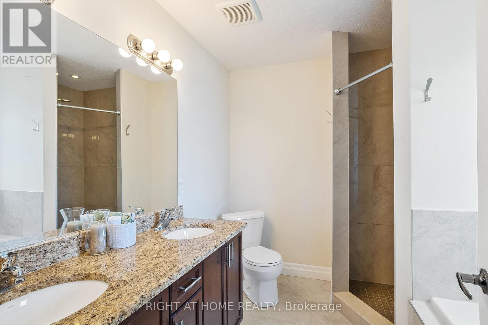 878 ZAIFMAN CIRCLE - 25