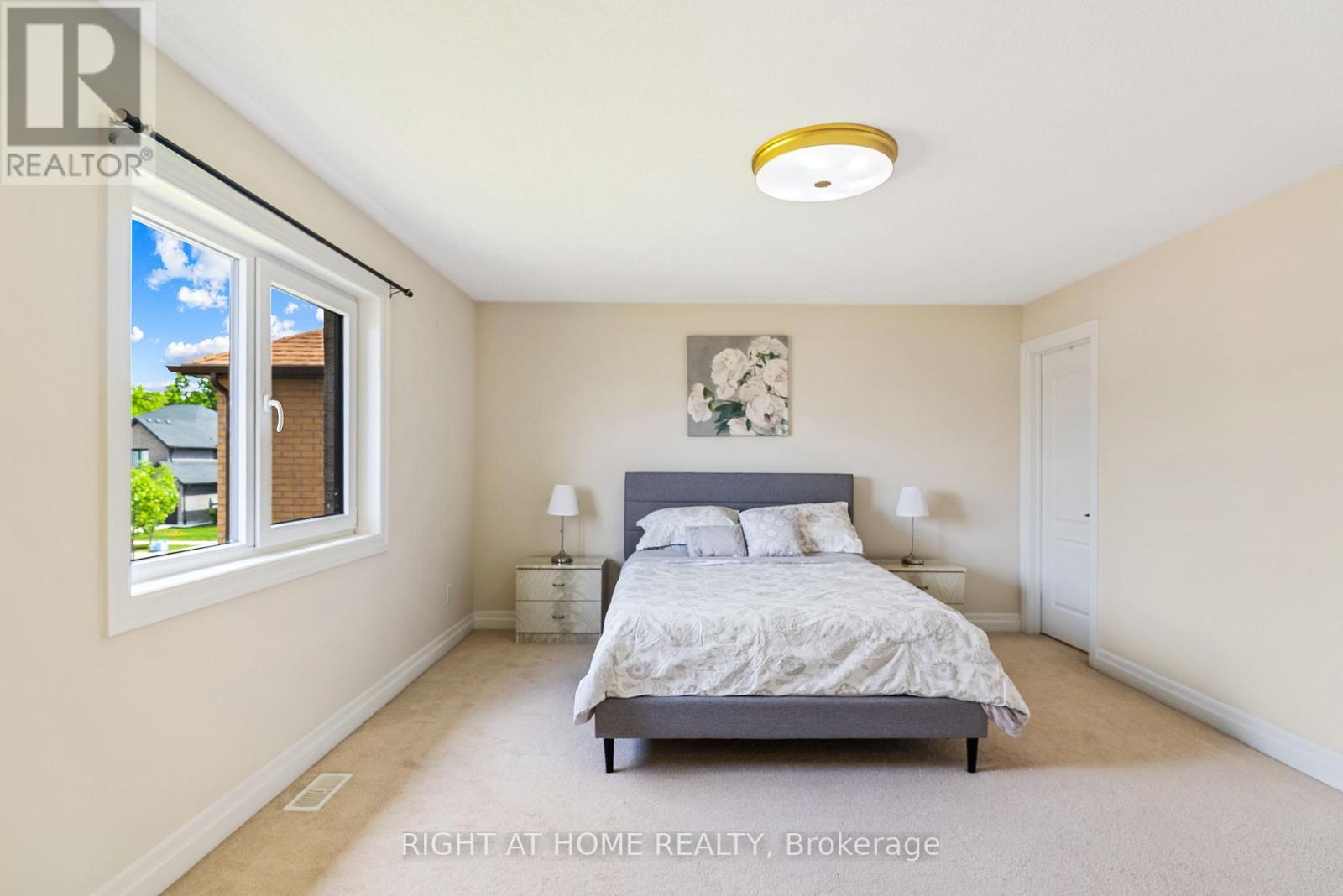 878 ZAIFMAN CIRCLE - 23