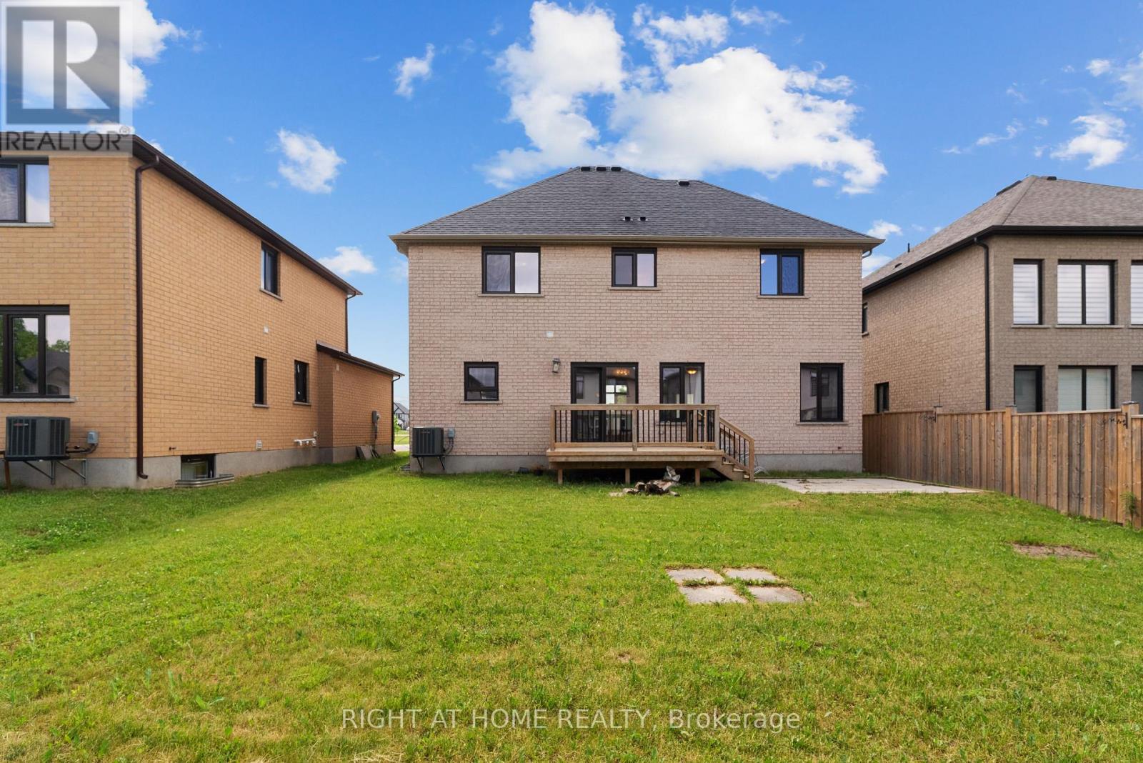 878 ZAIFMAN CIRCLE - 44