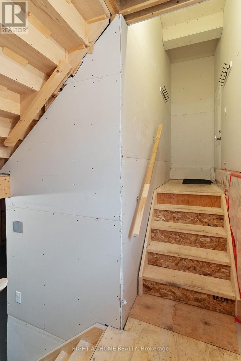 878 ZAIFMAN CIRCLE - 40