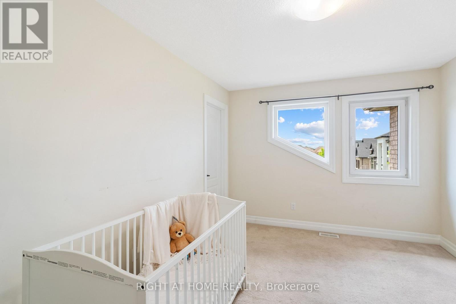 878 ZAIFMAN CIRCLE - 33
