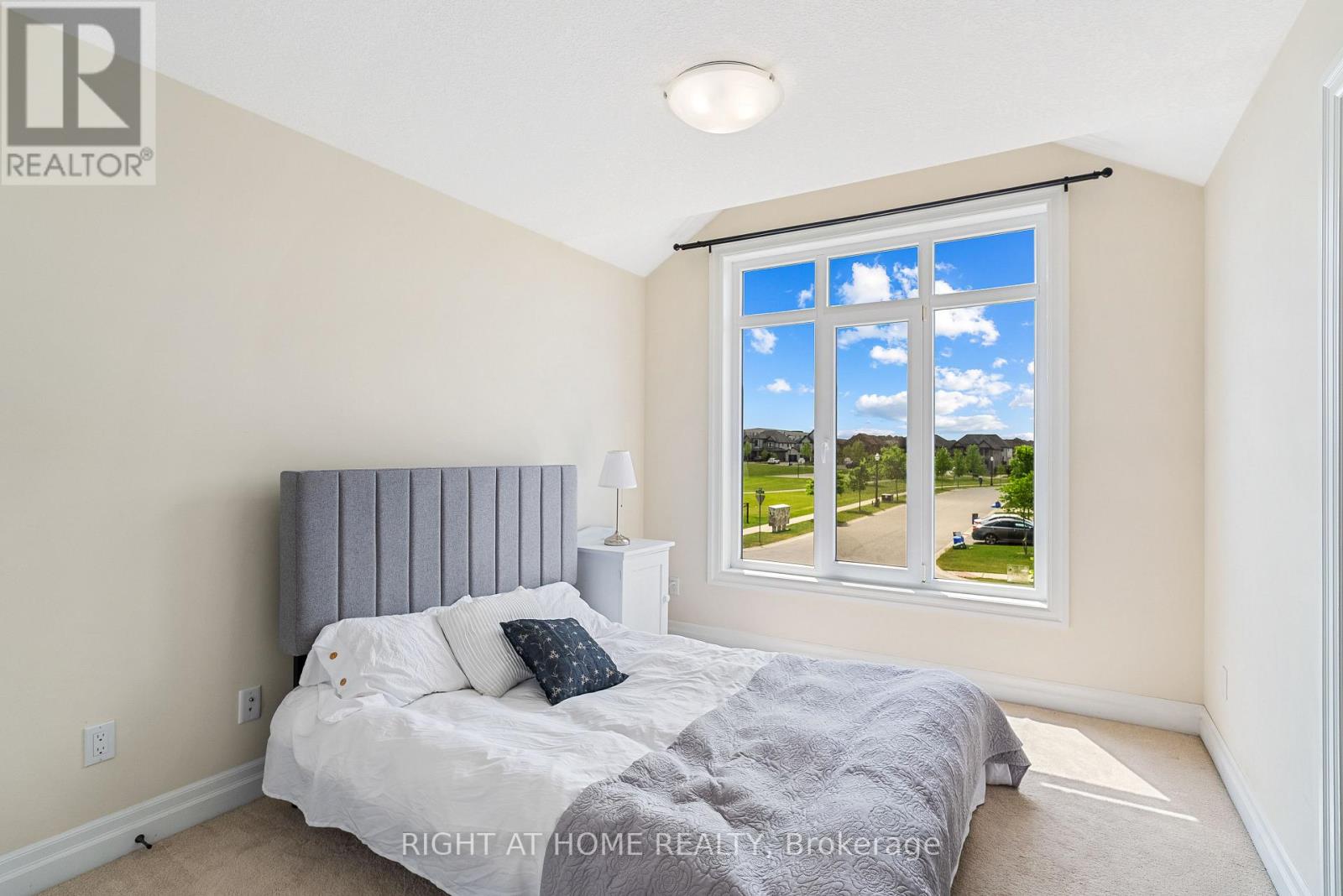 878 ZAIFMAN CIRCLE - 29