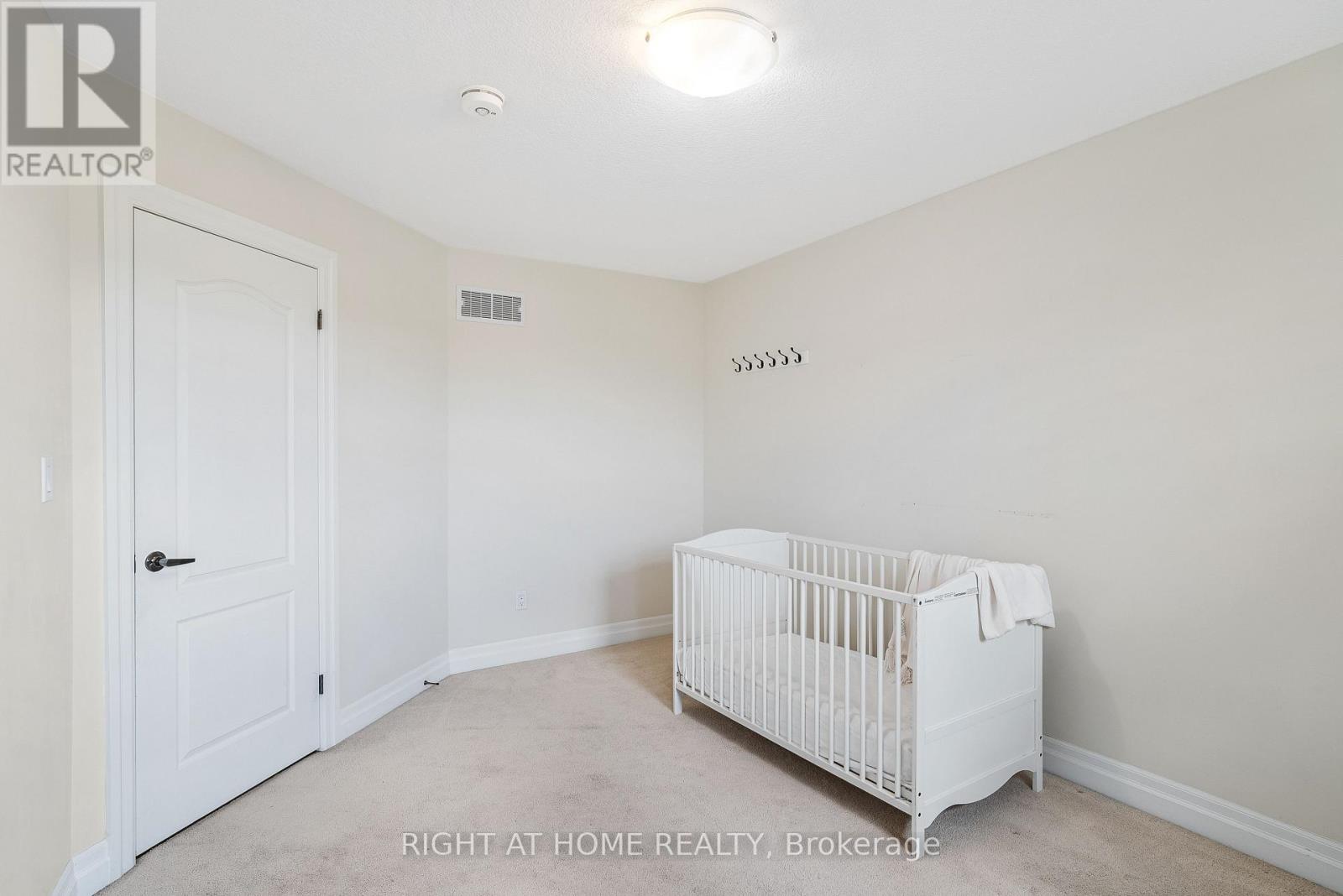 878 ZAIFMAN CIRCLE - 34