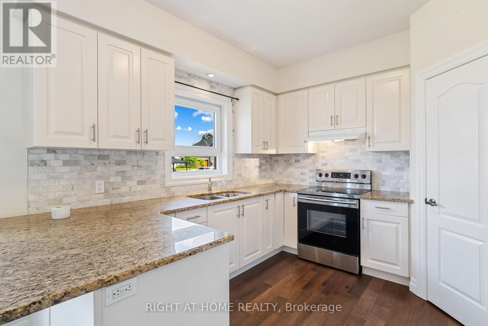 878 ZAIFMAN CIRCLE - 17