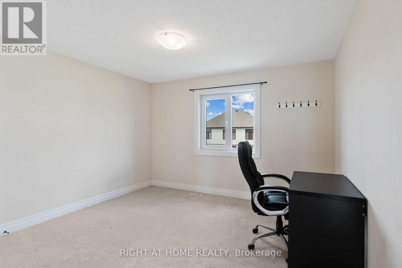 878 ZAIFMAN CIRCLE - 38
