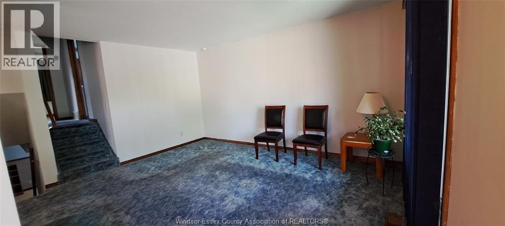 1635 COURTLAND CRESCENT - 4