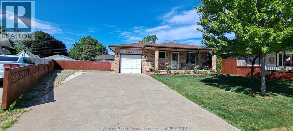 1635 COURTLAND CRESCENT - 32
