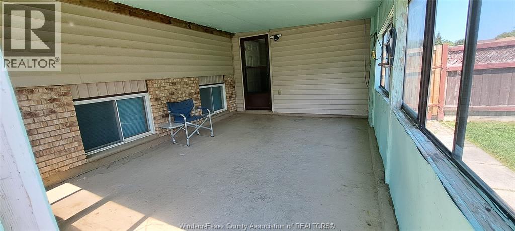 1635 COURTLAND CRESCENT - 25