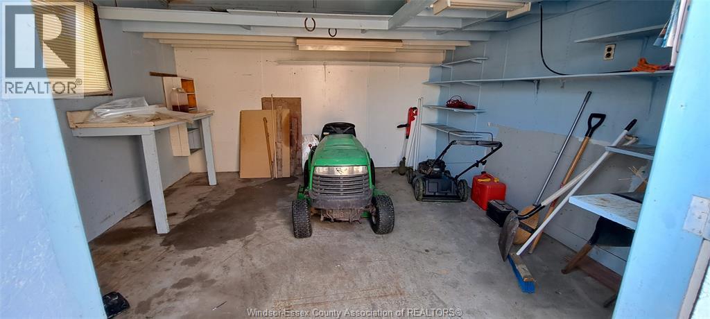 1635 COURTLAND CRESCENT - 24