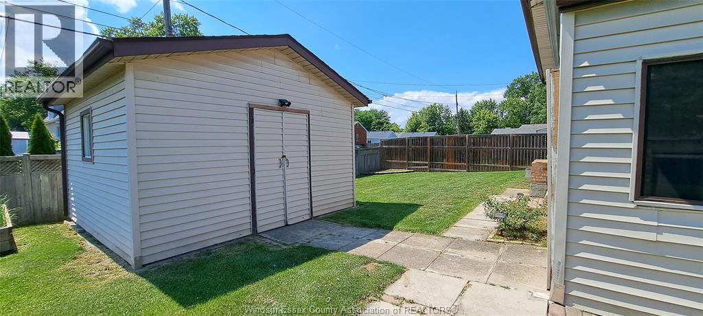 1635 COURTLAND CRESCENT - 23