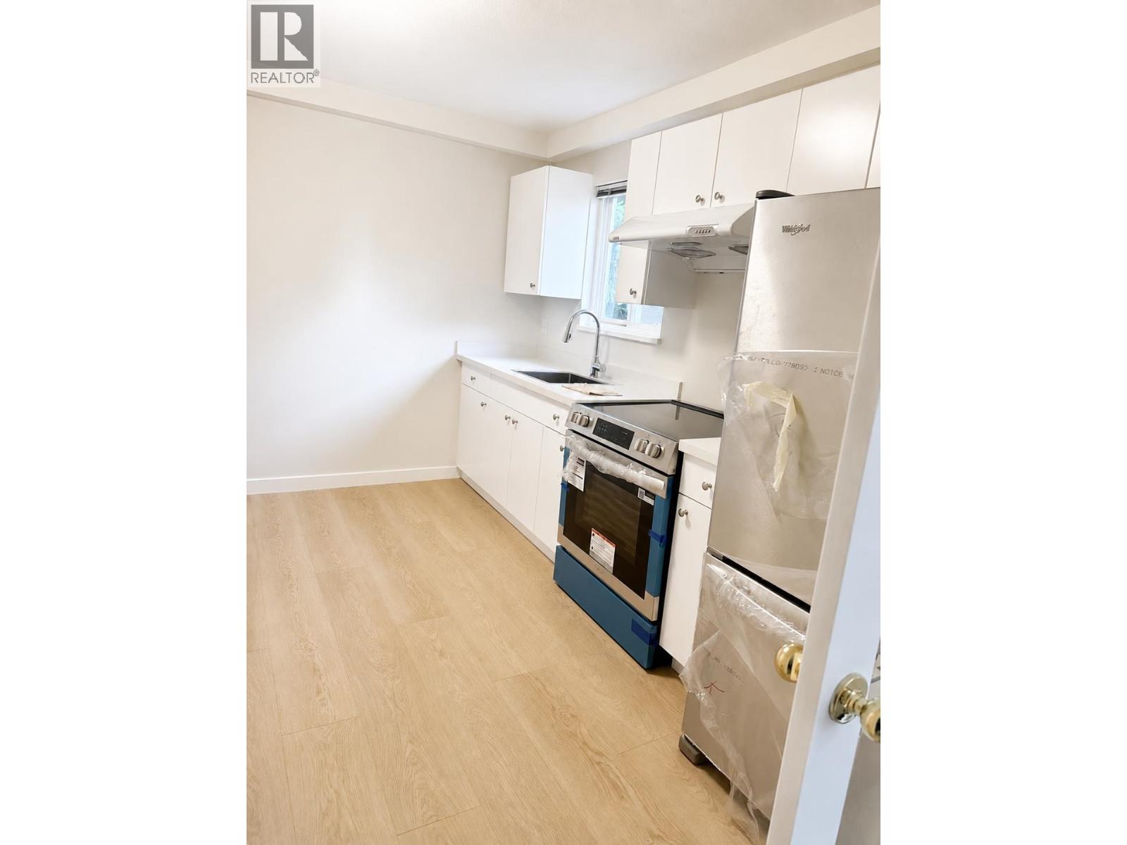 4 Bed, 2 Bath House for Rent in Burnaby – 7000 GRAY AVENUE, Burnaby – MLS# R3136562 - Image 2