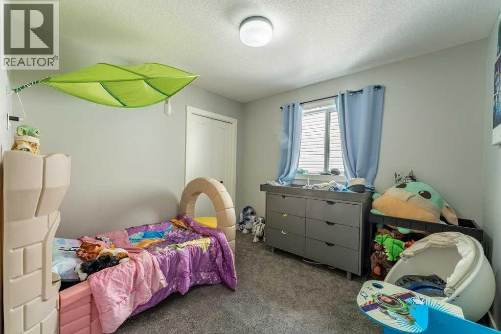 110 Hillcrest Close SW - 23